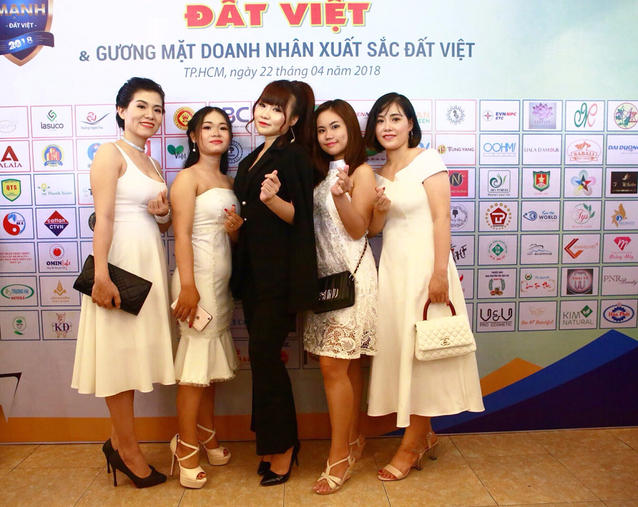 hoa tra Hoang May anh 2