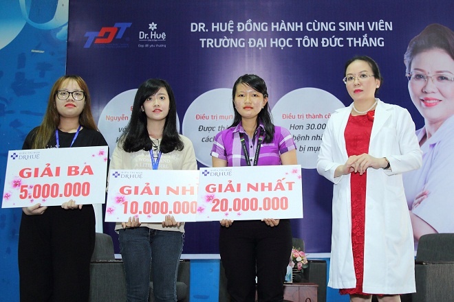 Trung tam tri mun Dr. Hue dong hanh cung sinh vien DH Ton Duc Thang hinh anh