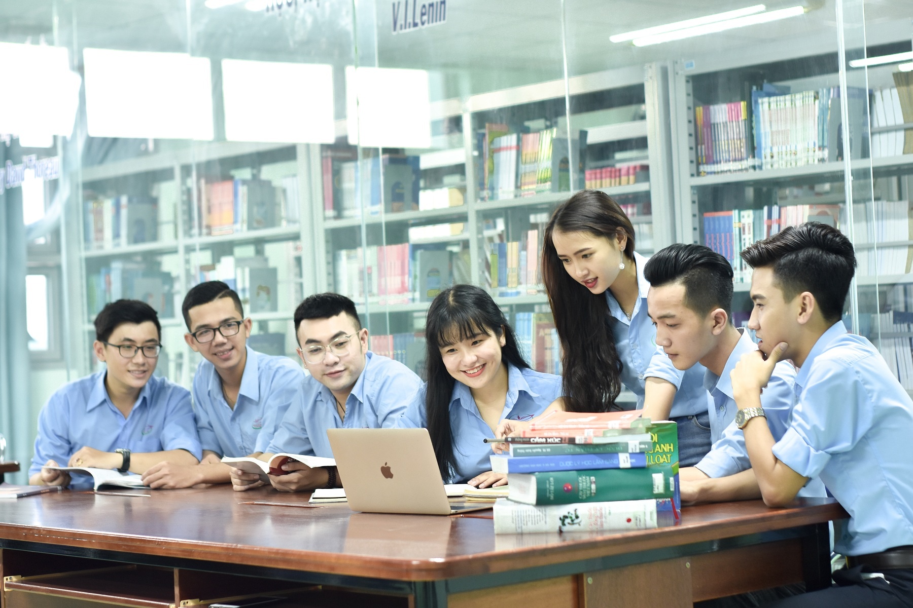 Van hoc - nganh hoc co nhieu huong di hinh anh