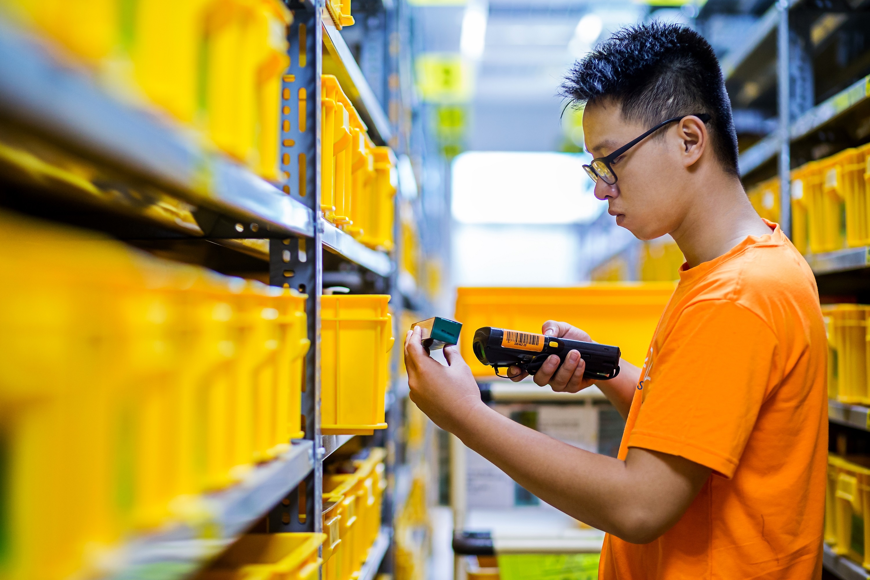 Cua hang chinh hang - cau noi vung chac giua khach hang va TMDT hinh anh