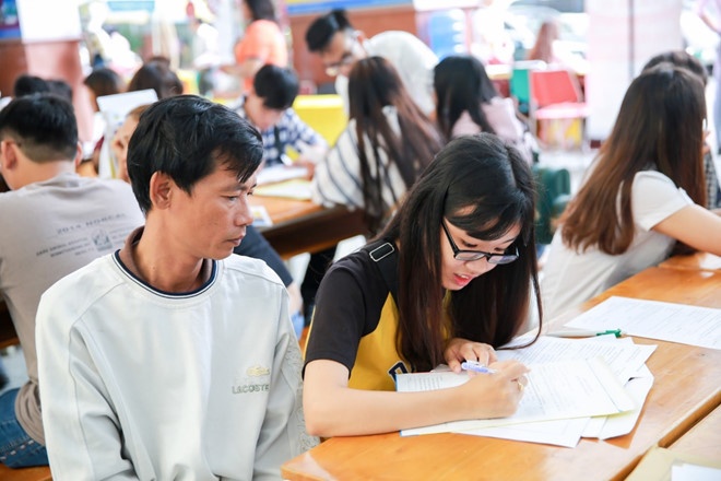 Ban khoan chon truong cho con vao lop 10 hinh anh