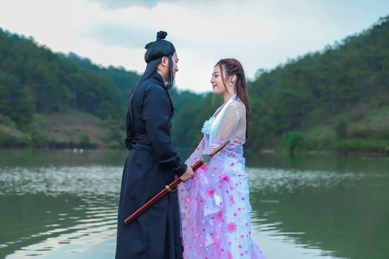 Chau Khai Phong lam phim ngan 'Ngam hoa le roi' hinh anh