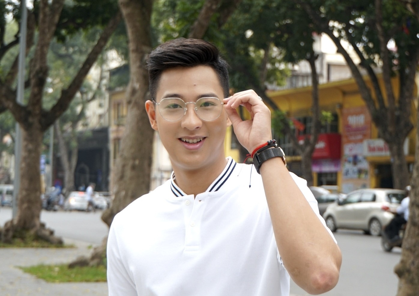 Hot boy cau long Pham Hong Nam: ‘VDV chay show la chuyen binh thuong’ hinh anh