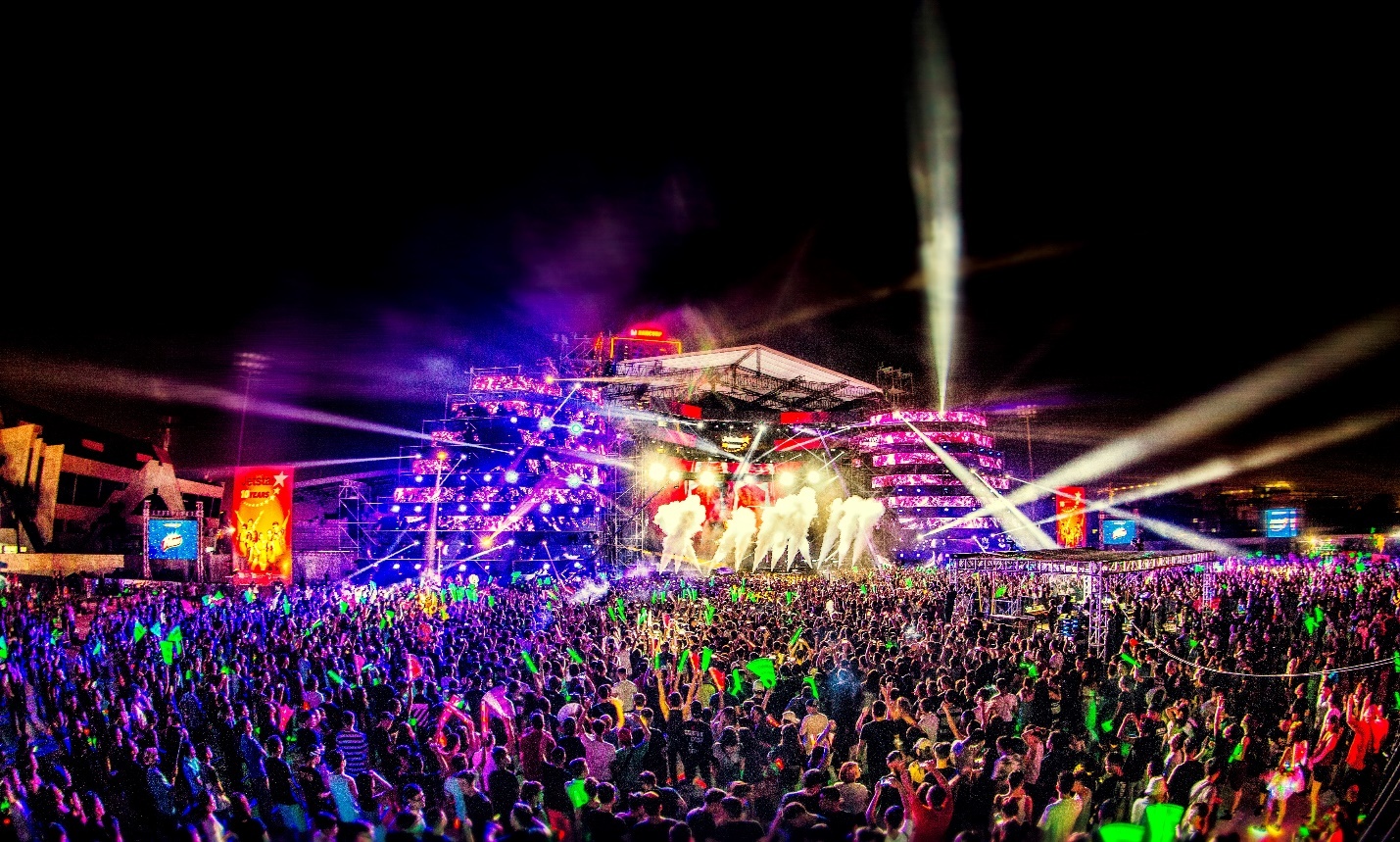 Dan nghe si gop mat tai 'Revolution music festival by Jetstar' hinh anh