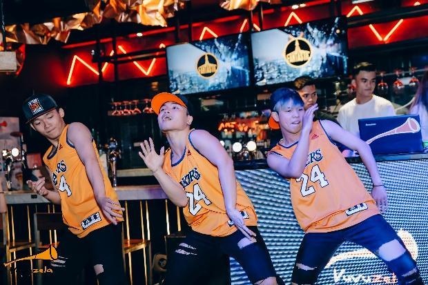 3 hoat dong tan huong mua he chat lu cua gioi tre hinh anh