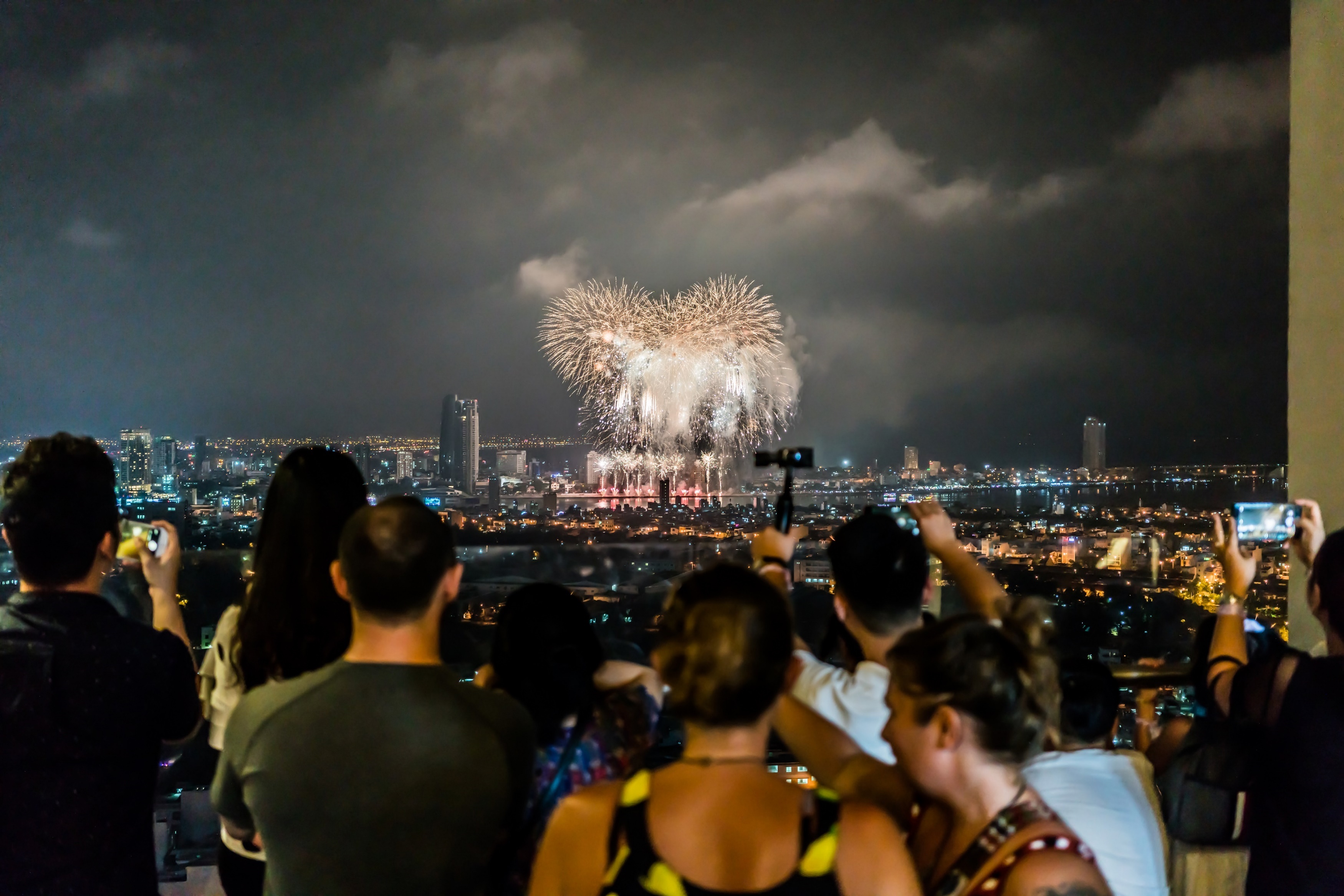 Ngam le hoi phao hoa quoc te tu be boi vo cuc tang 33 hinh anh