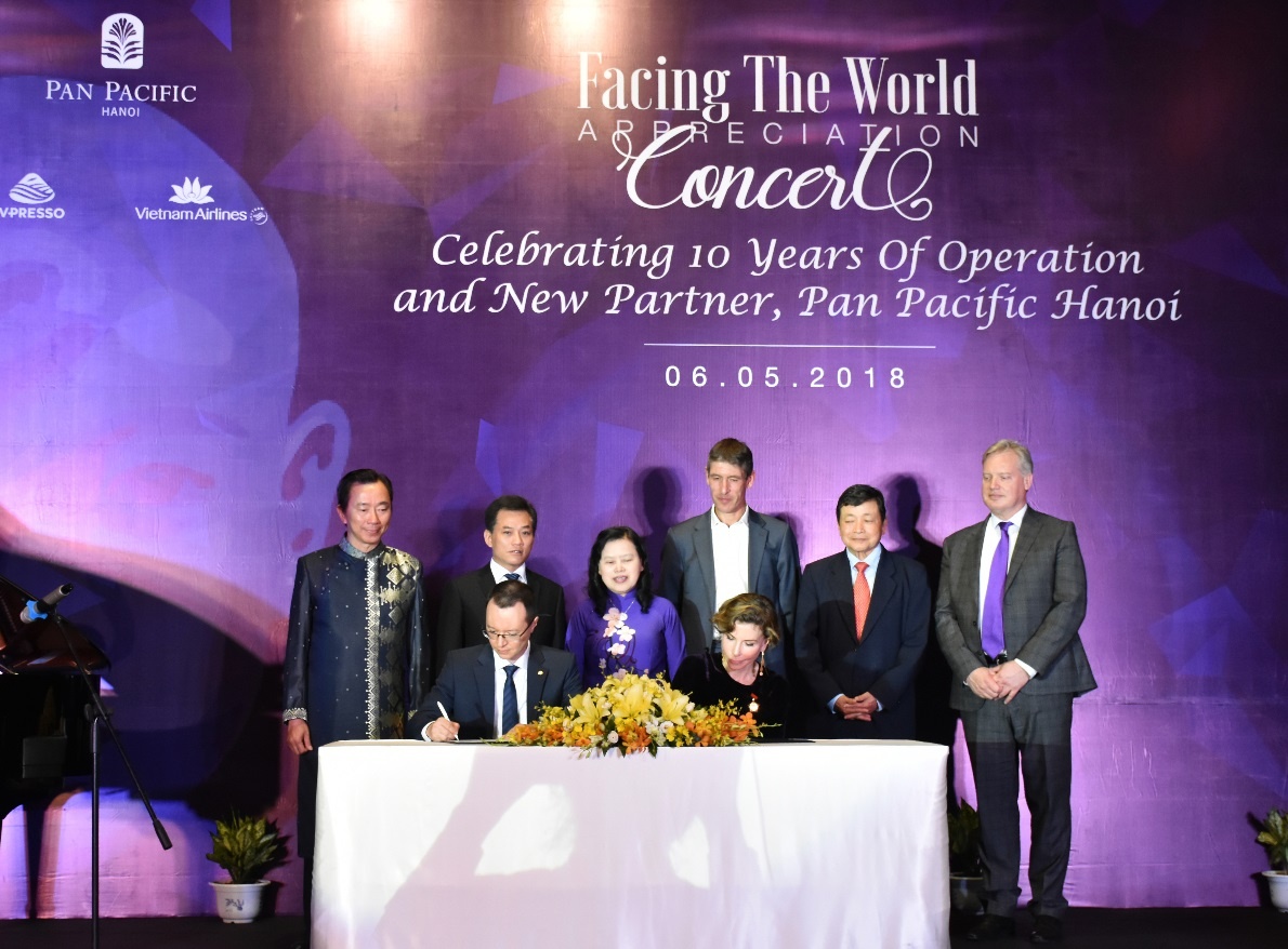 Pan Pacific Ha Noi va Facing The World ho tro tre em di tat so mat hinh anh