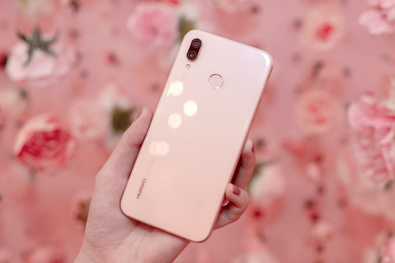 Huawei nang cap gi cho model moi cua dong nova hinh anh