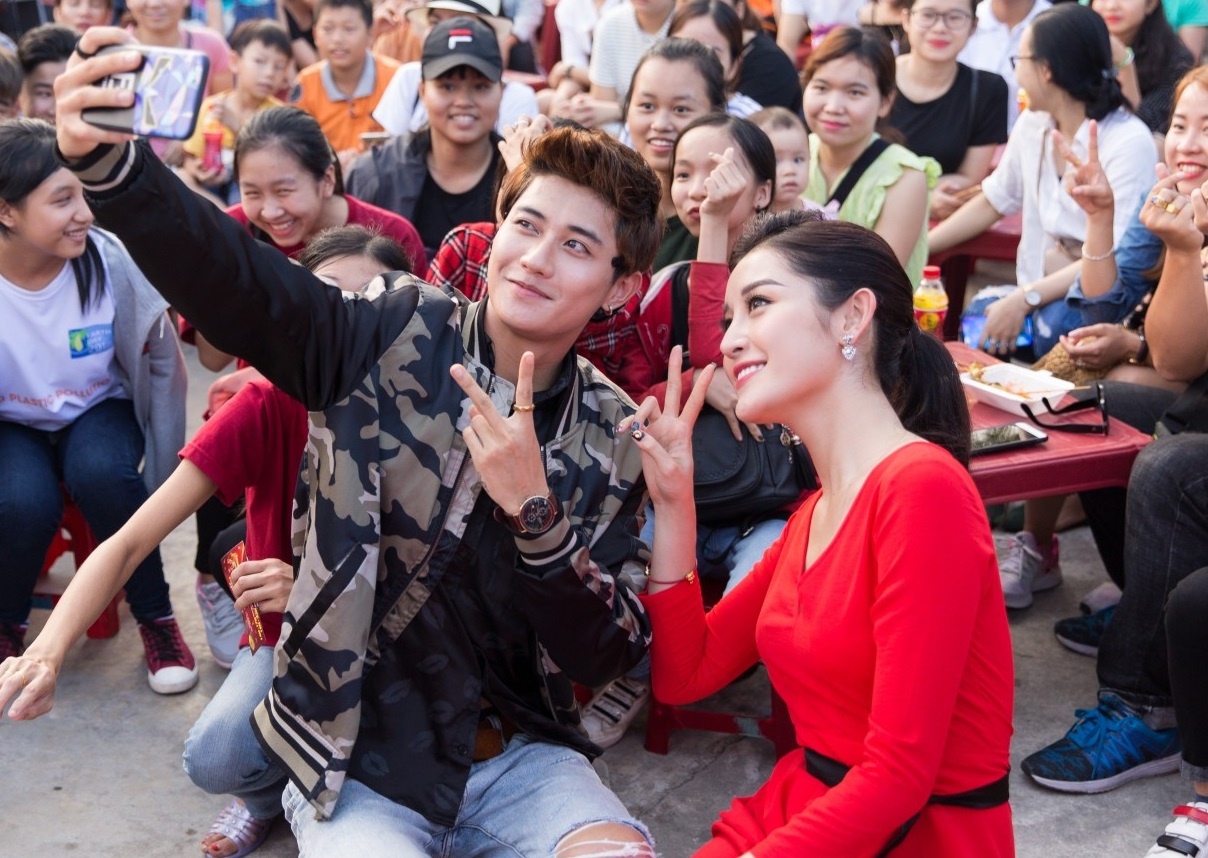 Huyen My cung dan sao khuay dong ngay cuoi tuan tai Da Nang hinh anh