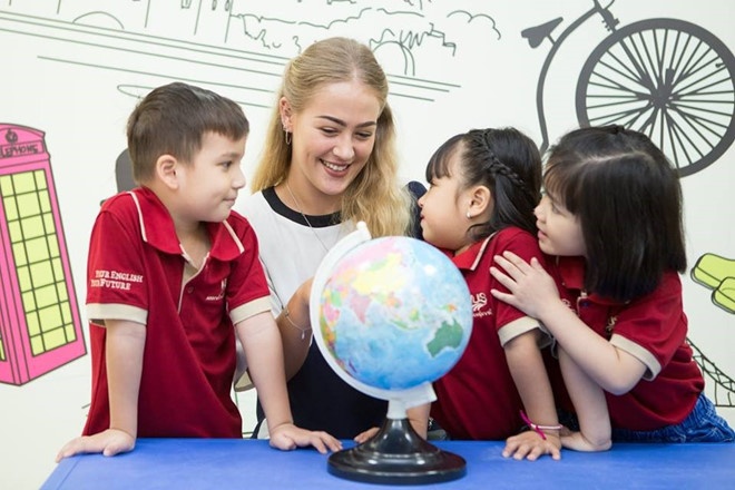 VUS ra mat chuong trinh he, dong thoi trao 2.093 chung chi Cambridge hinh anh