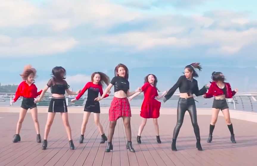 Gioi tre khoe vu dao chuan sao K-pop trong ‘Road to Ravolution’ hinh anh