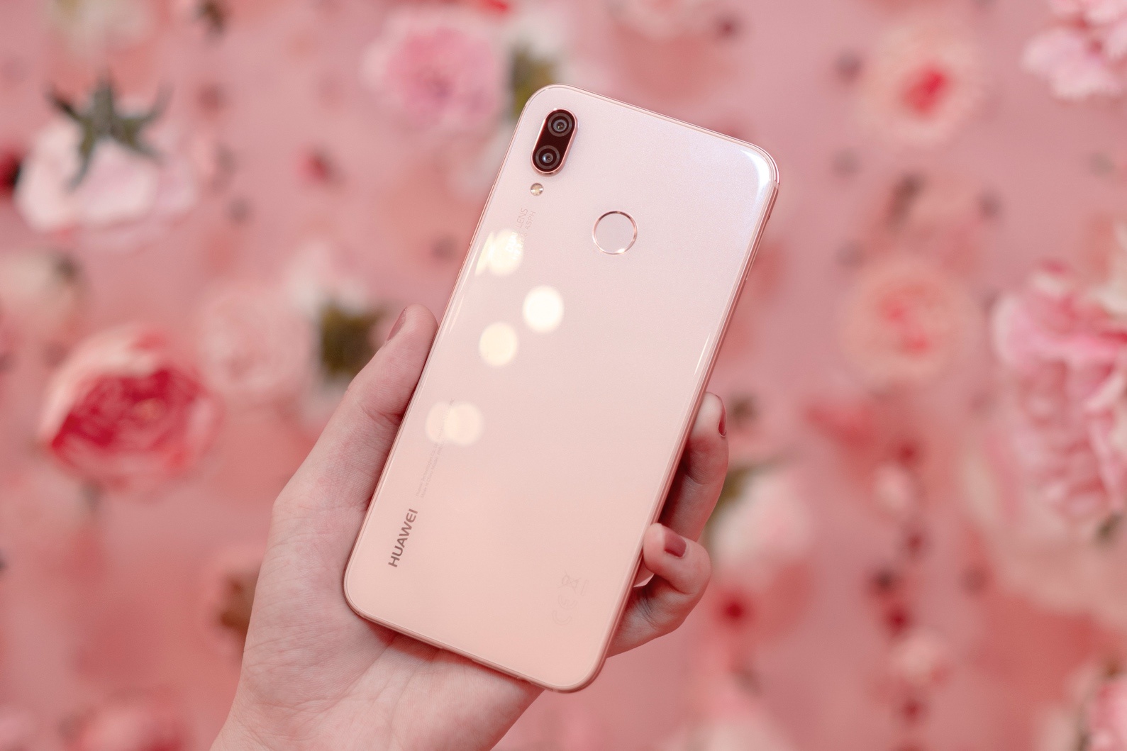 Can canh Huawei Nova 3e phien ban mau hong hinh anh