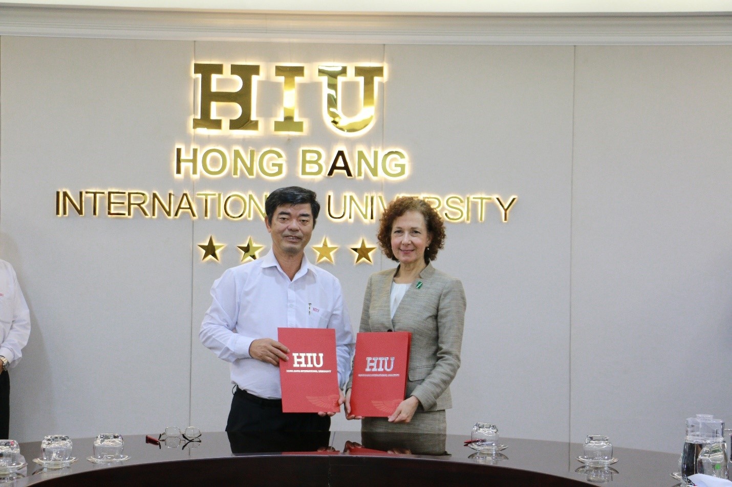 HIU  ảnh 1 HIU anh 1