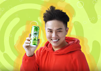 Duy Khanh huong dan fan cach uong nuoc ‘quy toc’ hinh anh