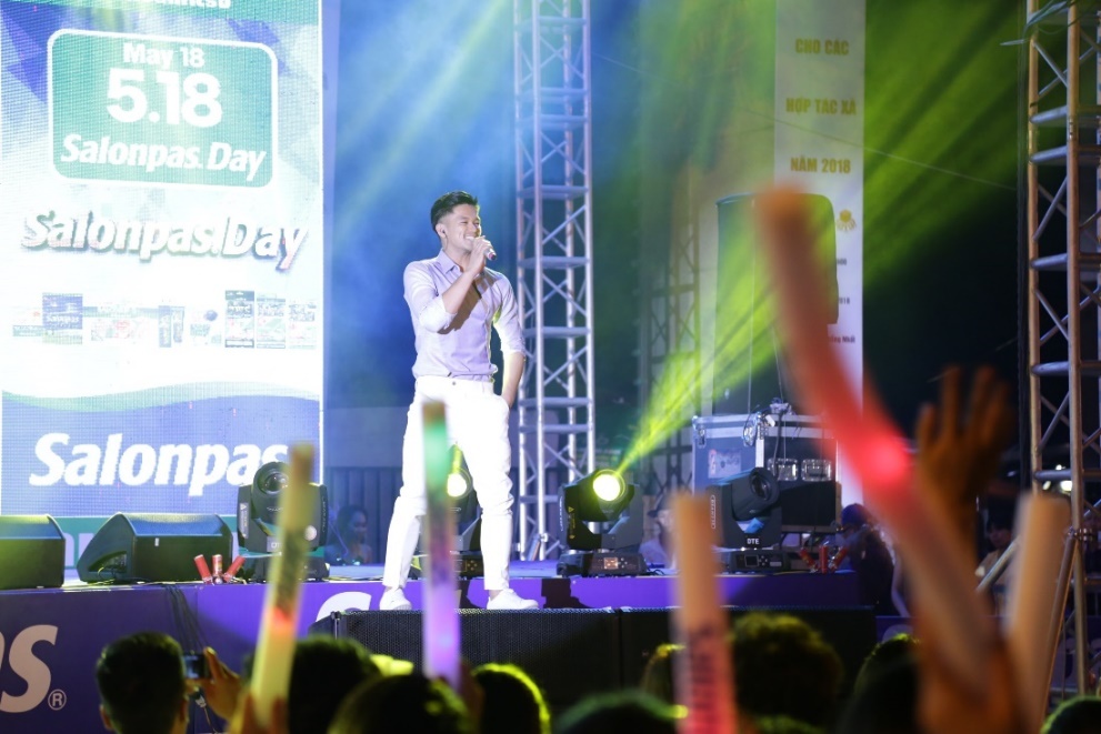 Dan sao tre hoi ngo trong dem nhac co dong ren luyen suc khoe hinh anh