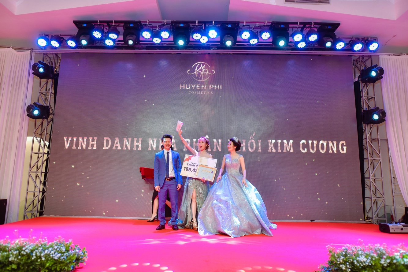 my pham Huyen Phi anh 8