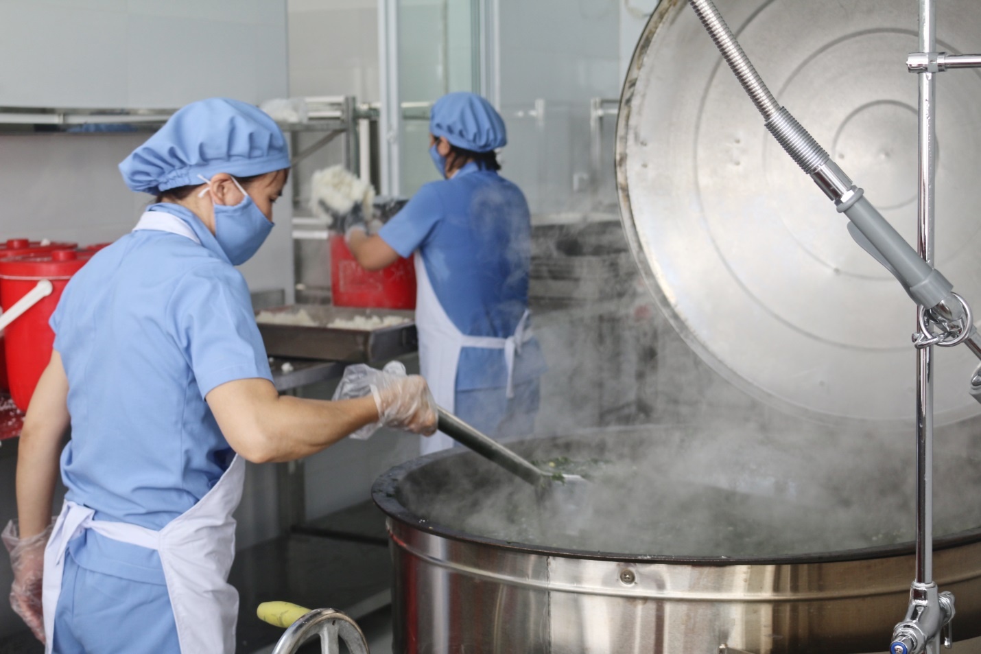 Ben trong can bep ban tru hon 2 ty dong vua khanh thanh tai Lang Son hinh anh