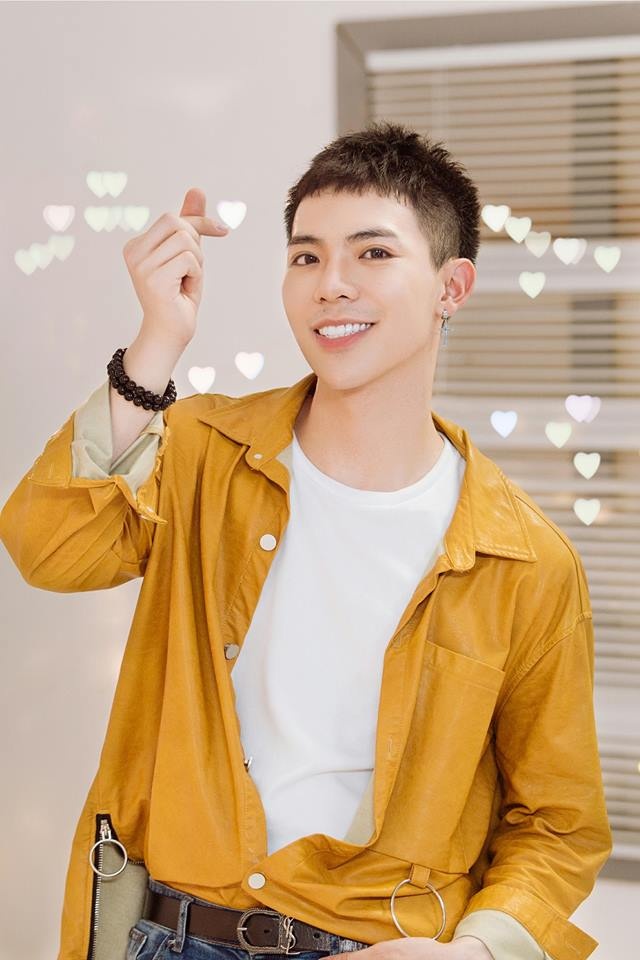 Samsung Galaxy A6+ anh 1