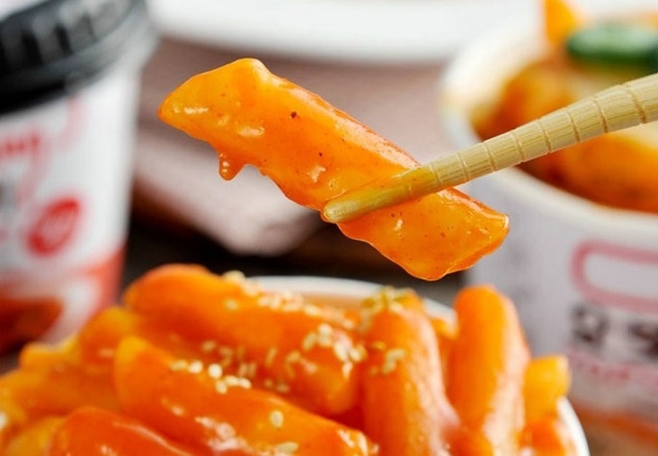 Thuong thuc topokki nong hoi, dam da ngay tai nha hinh anh