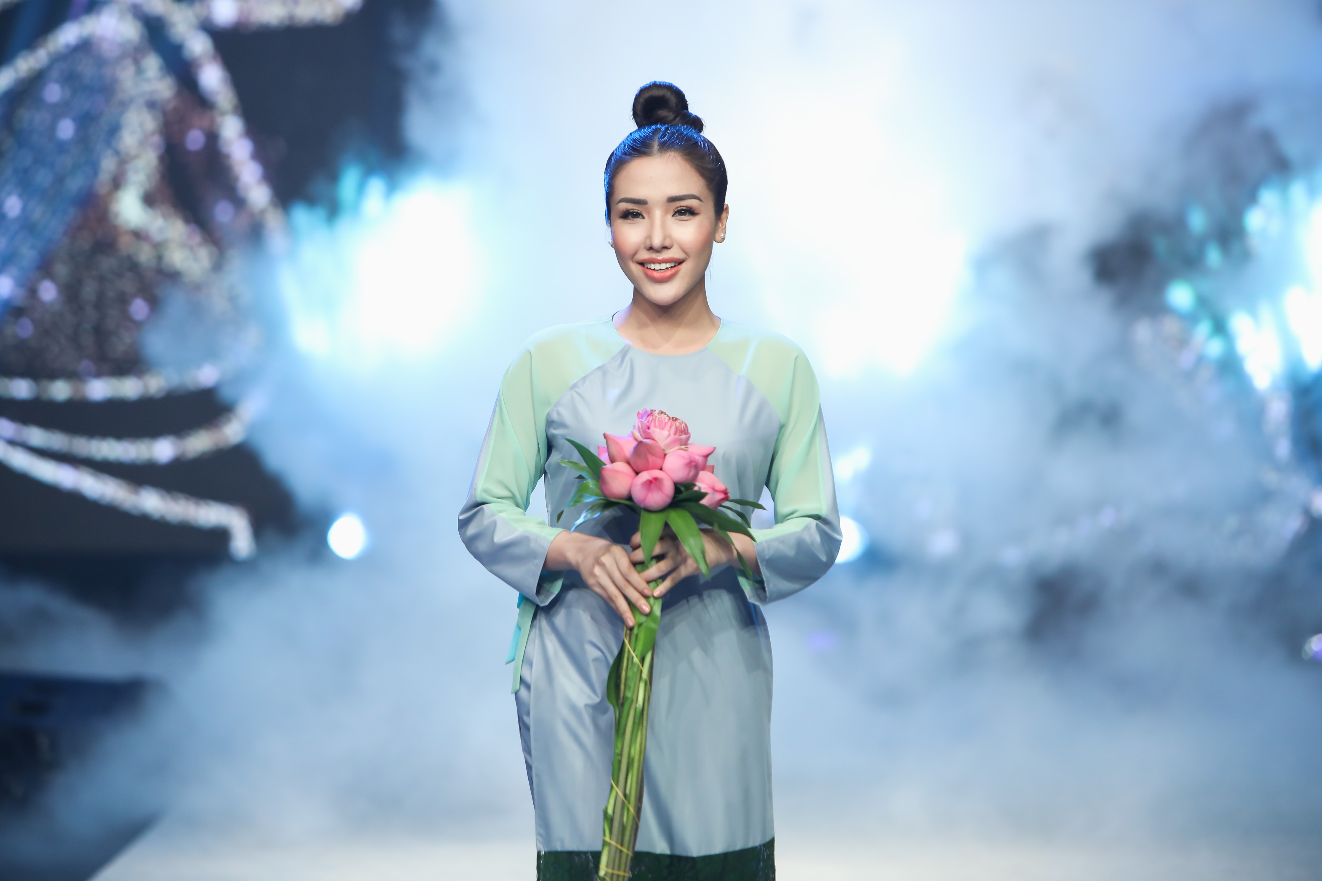 Trang phuc phat tu Thien Phat Design Nam tien dip phat dan hinh anh