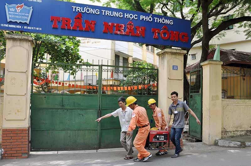 EVN Hanoi dam bao dien phuc vu mua thi hinh anh