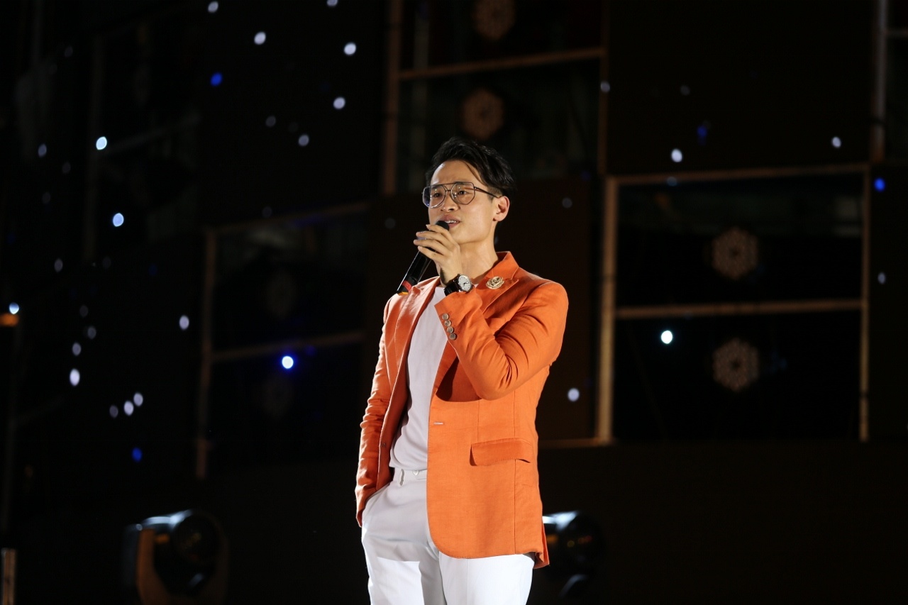 Hon 25.000 khan gia thu do bung no cung dai nhac hoi IMC 2018 hinh anh
