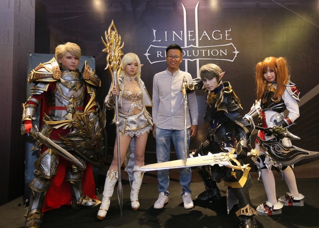 Hot streamer quy tu tai su kien ra mat game Lineage 2: Revolution hinh anh