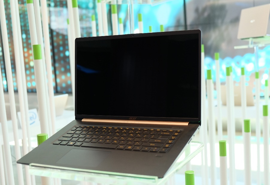 Acer Swift 5: Man hinh 15 inch, trong luong duoi 1 kg hinh anh