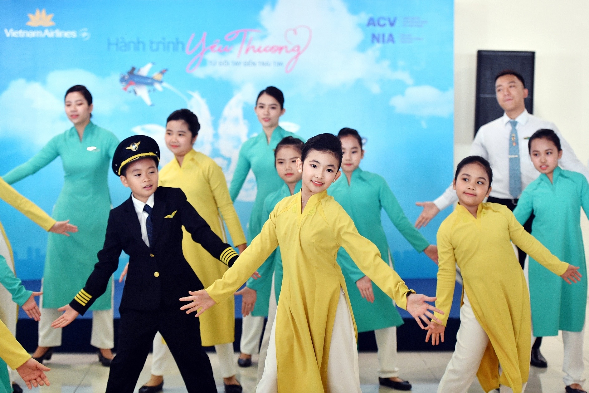 Dip 1/6, VNA truyen cam hung qua hanh trinh 'Tu doi tay den trai tim' hinh anh