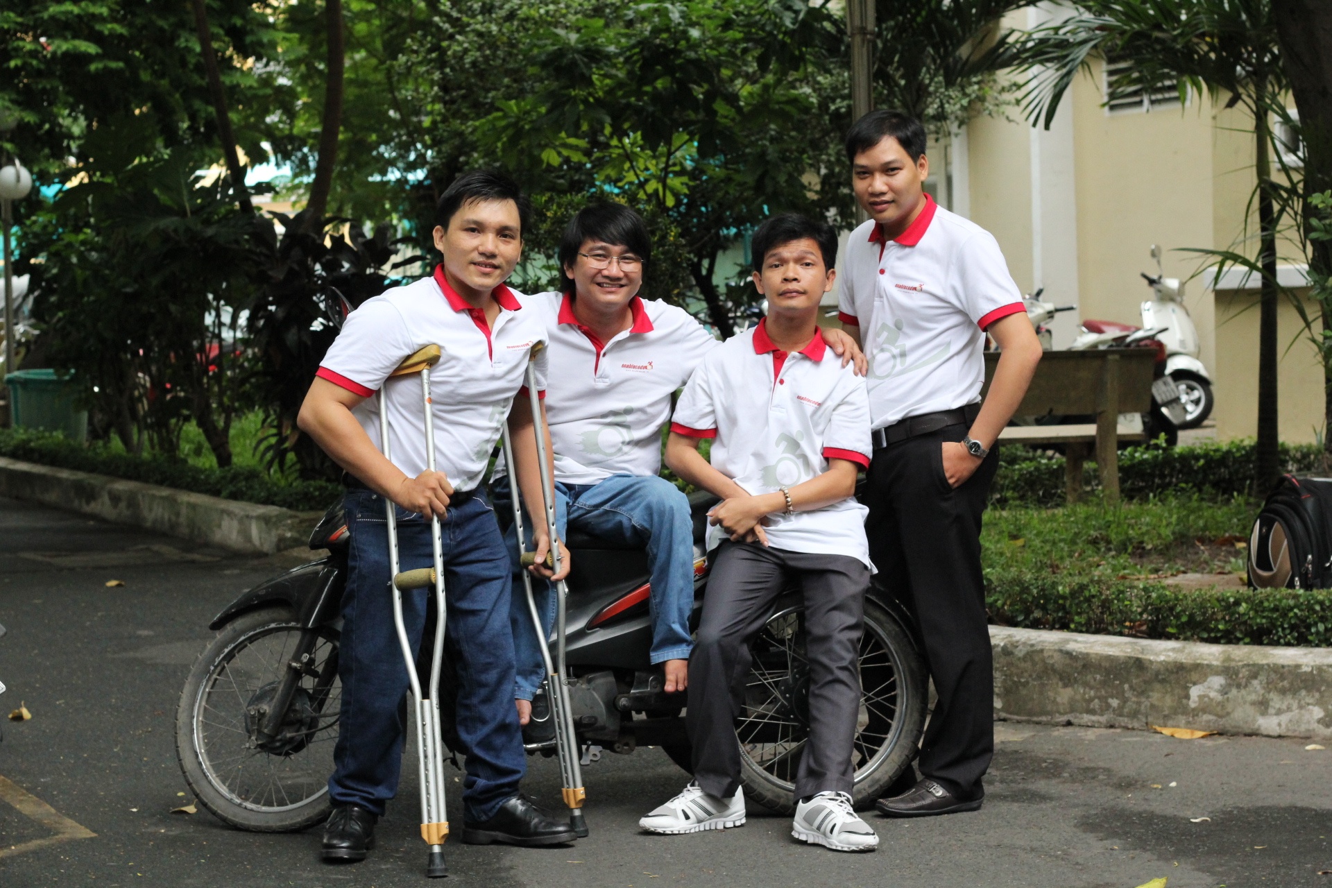 Ung dung cong nghe cua nguoi khuyet tat VN dat giai thuong 5.000 USD hinh anh