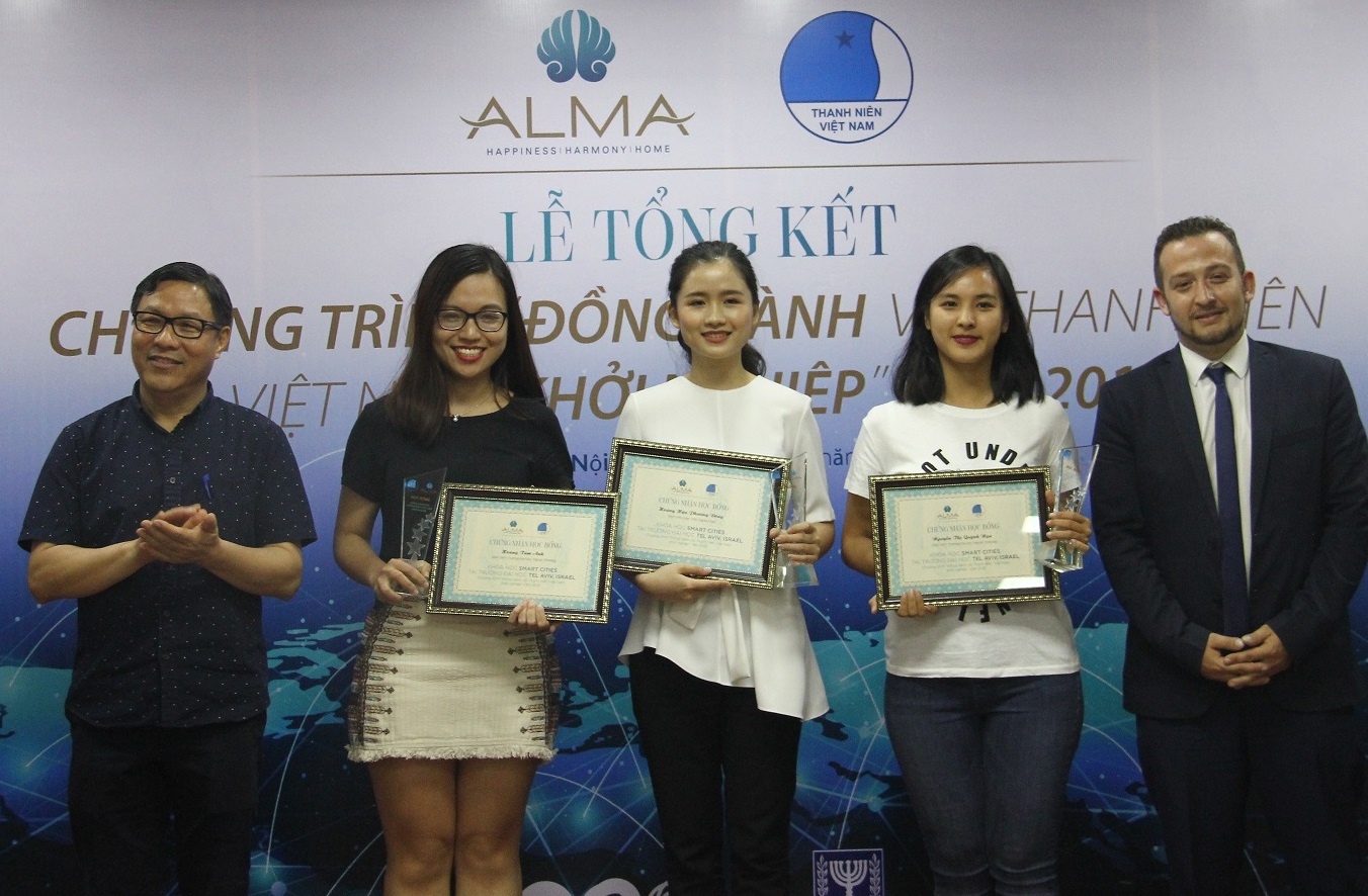 Tong ket chuong trinh 'Dong hanh voi thanh nien Viet Nam khoi nghiep' hinh anh