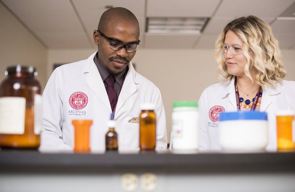 Tim hieu quy trinh dao tao duoc si tai My hinh anh