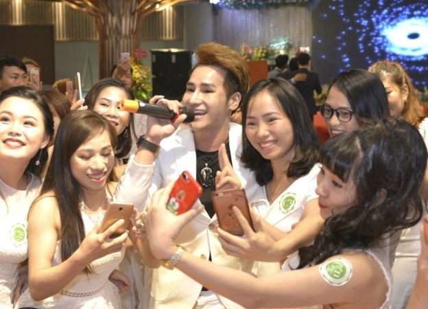 Chu Bin lam nong su kien ra mat thuong hieu my pham thien nhien C’n hinh anh