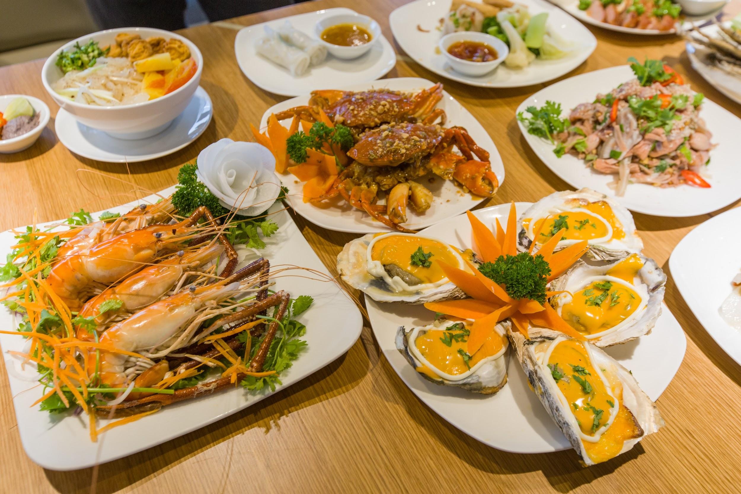An thoa thich 120 mon A tai Hoang Yen Buffet The Garden Mall hinh anh