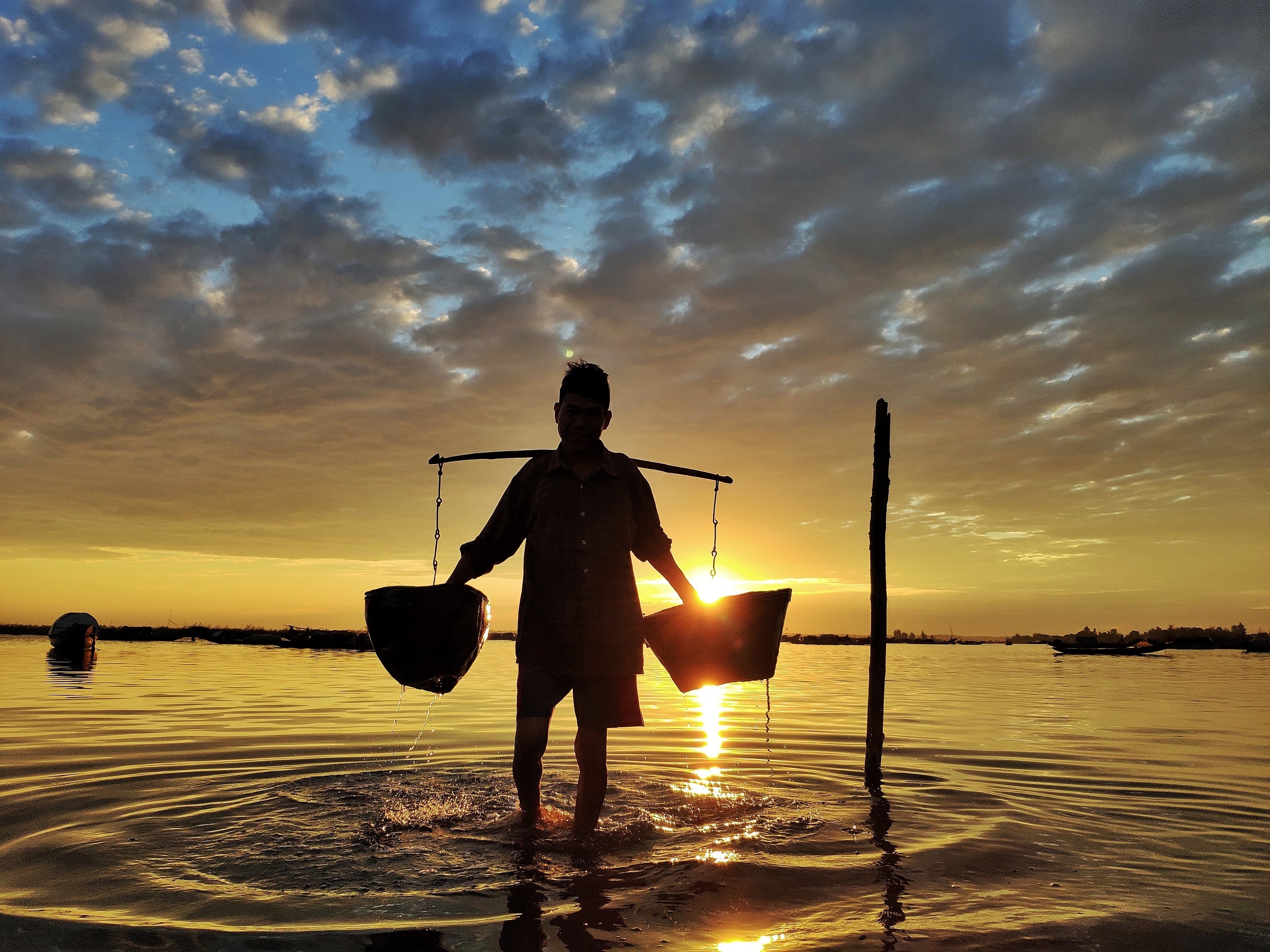 Ngam mot Hue rat khac qua nhung khoanh khac binh di hinh anh