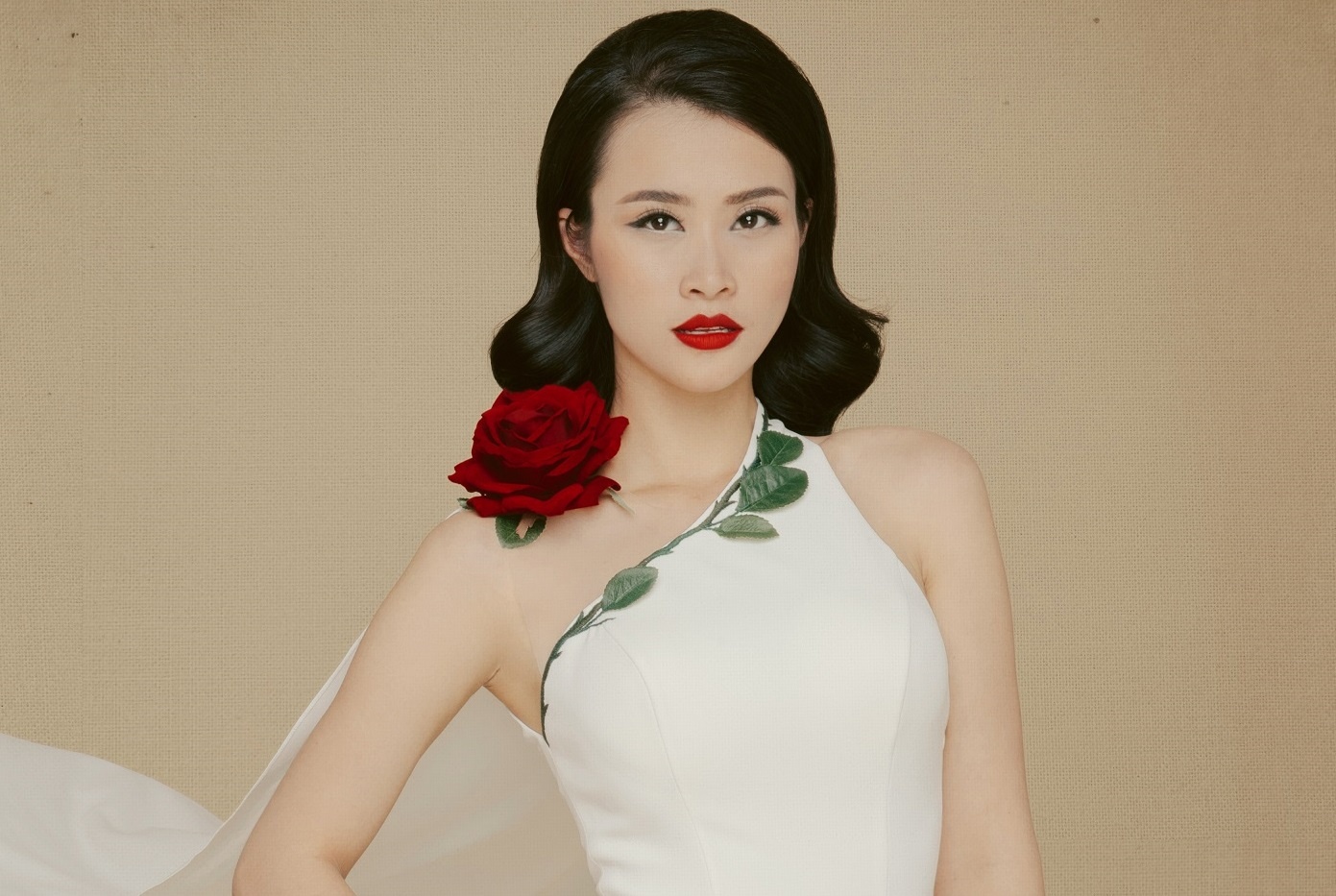 Dong Nhi: ‘Ton tai o showbiz khong chi co giong hat’ hinh anh