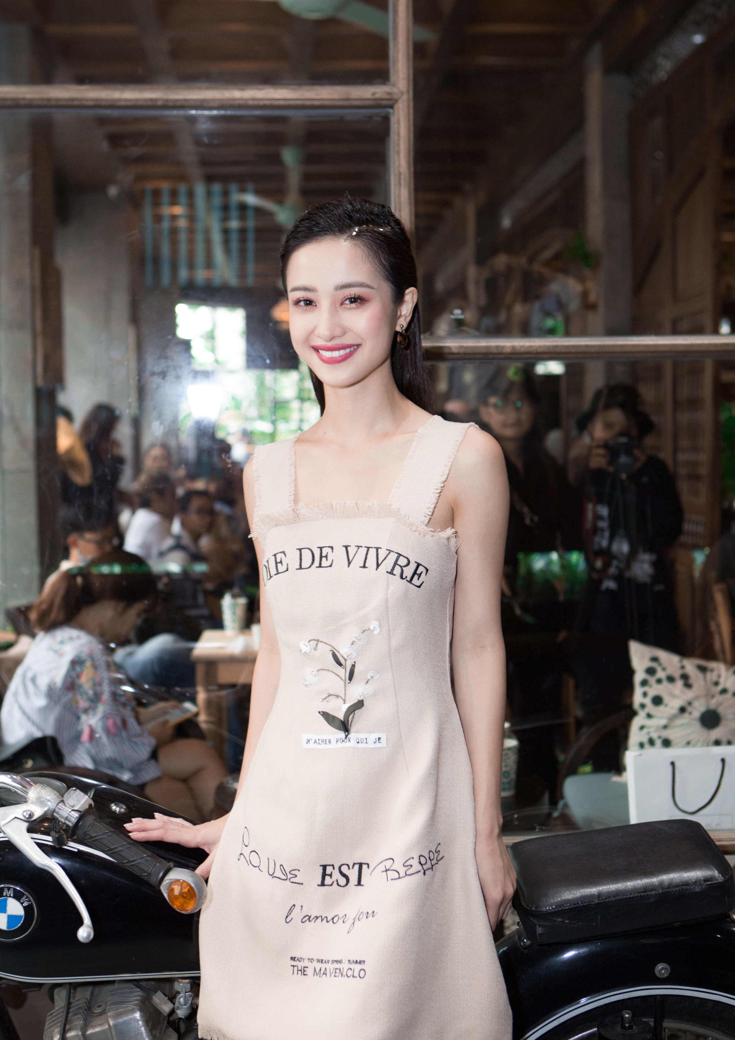 Co Ba Dong Khoi anh 1