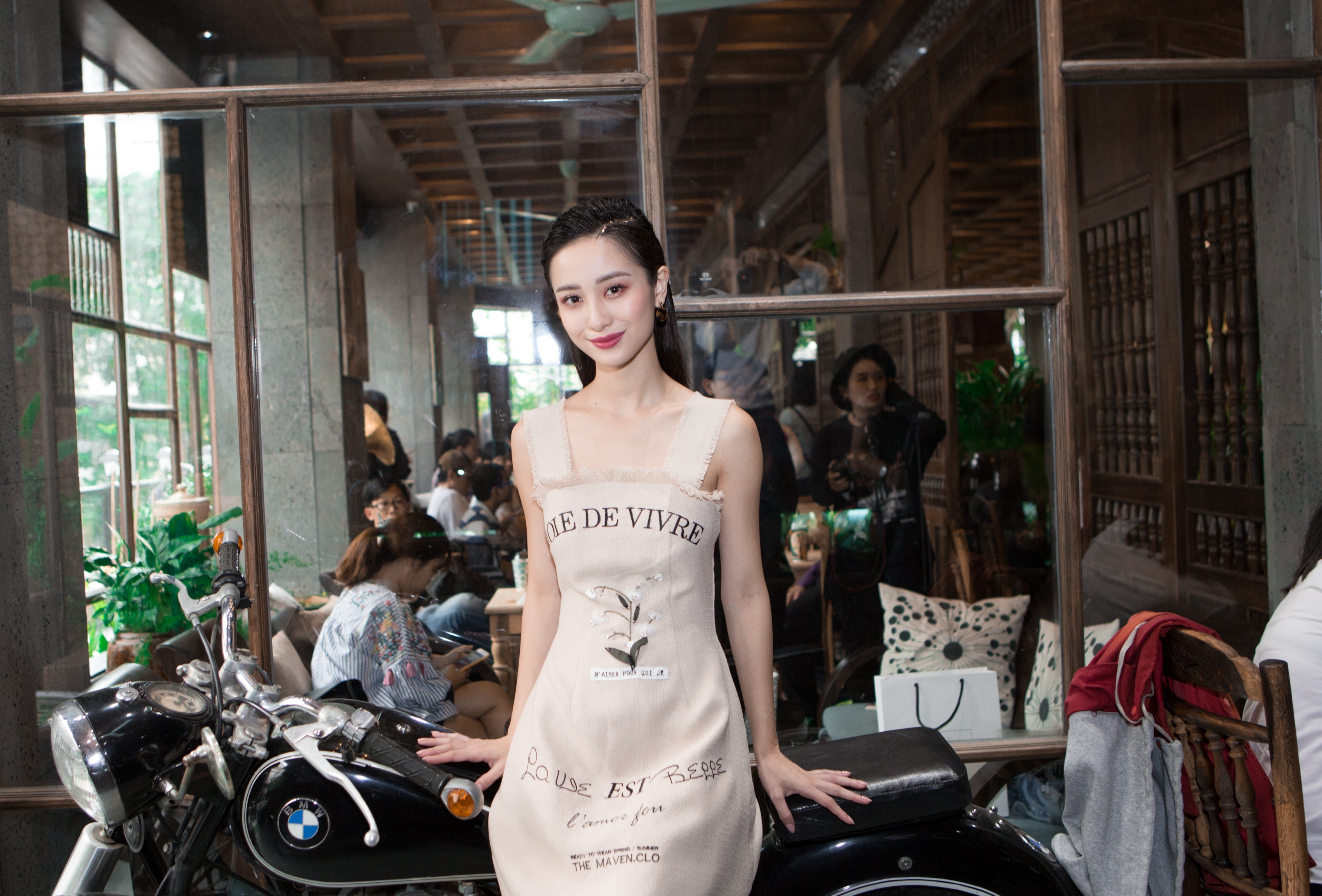 Co Ba Dong Khoi anh 2