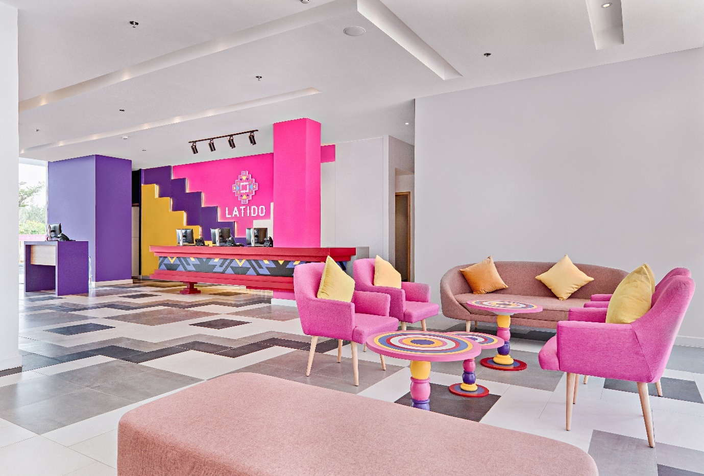 Bat mi noi dung chan cua chu nhan hit 5 ty view 'Despasito' tai VN hinh anh