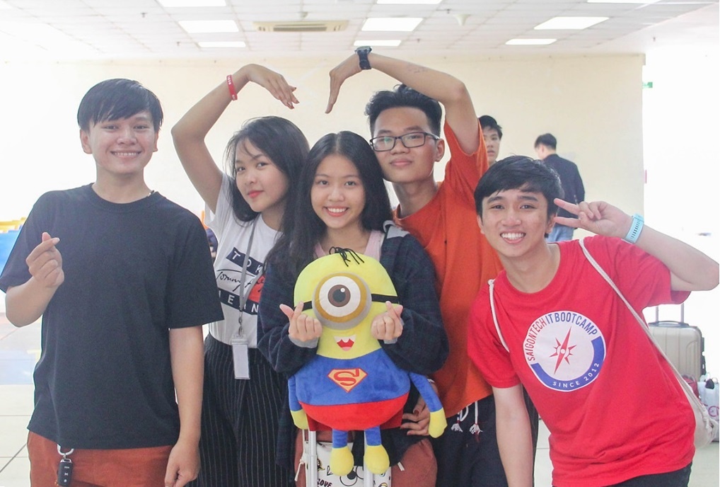 Team me cong nghe check-in trai he 4.0 hinh anh