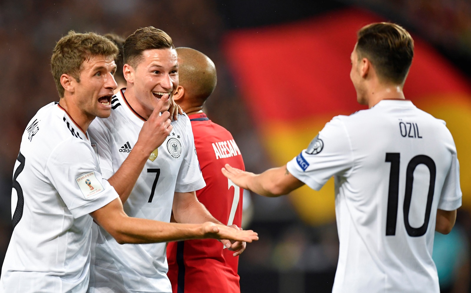 World Cup 2018: Anh, Duc no luc vuot kho hinh anh