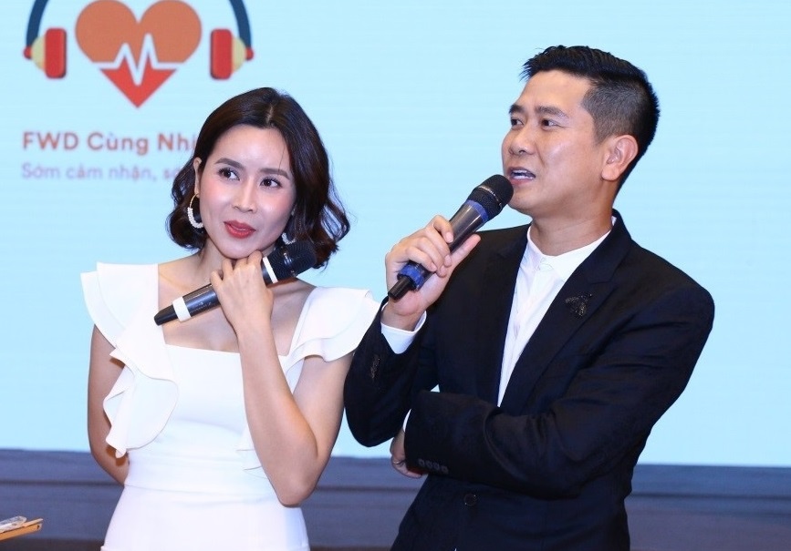 Toc Tien 'chao ban' bao hiem cho gia dinh Ho Hoai Anh hinh anh