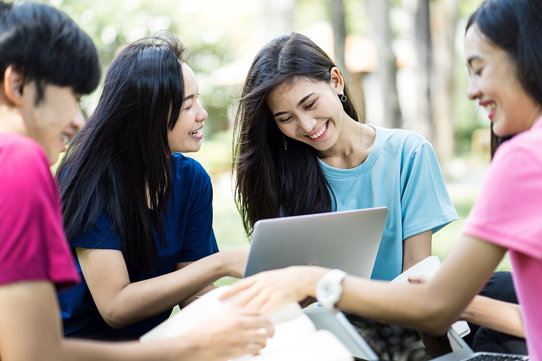 Tranh rui ro khi dau tu cho con di du hoc hinh anh