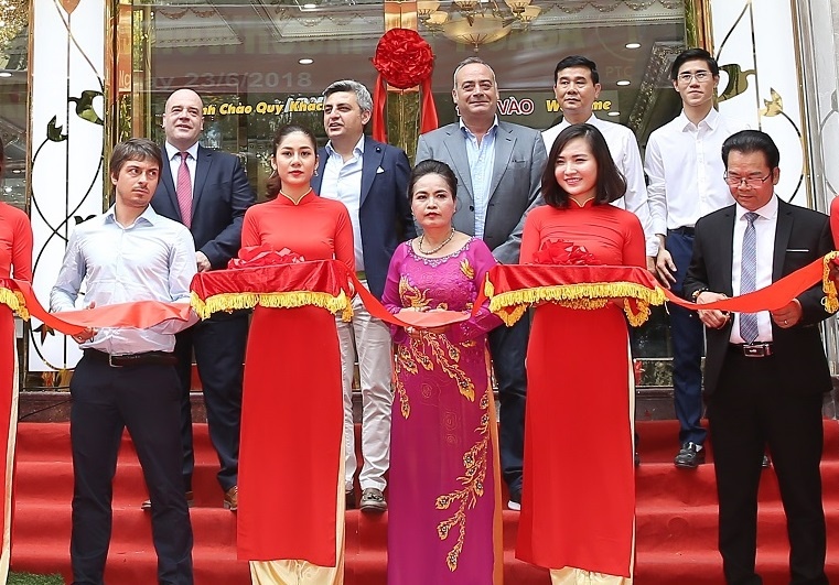 Noi that PT Casa tung uu dai nhan dip khai truong showroom 2 hinh anh