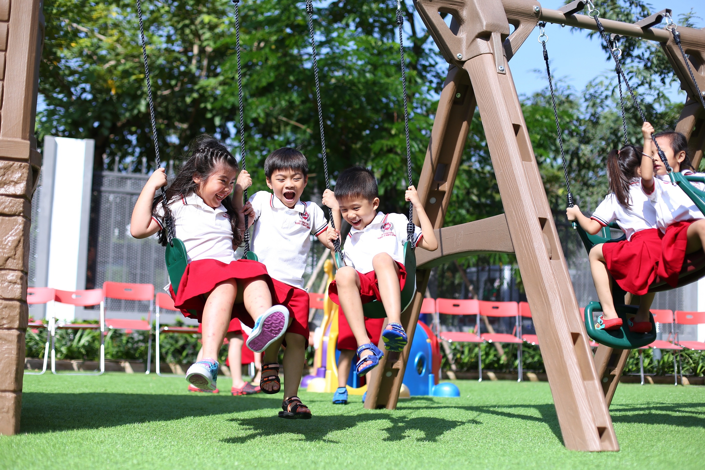 Truong Quoc Te Bac My anh 4