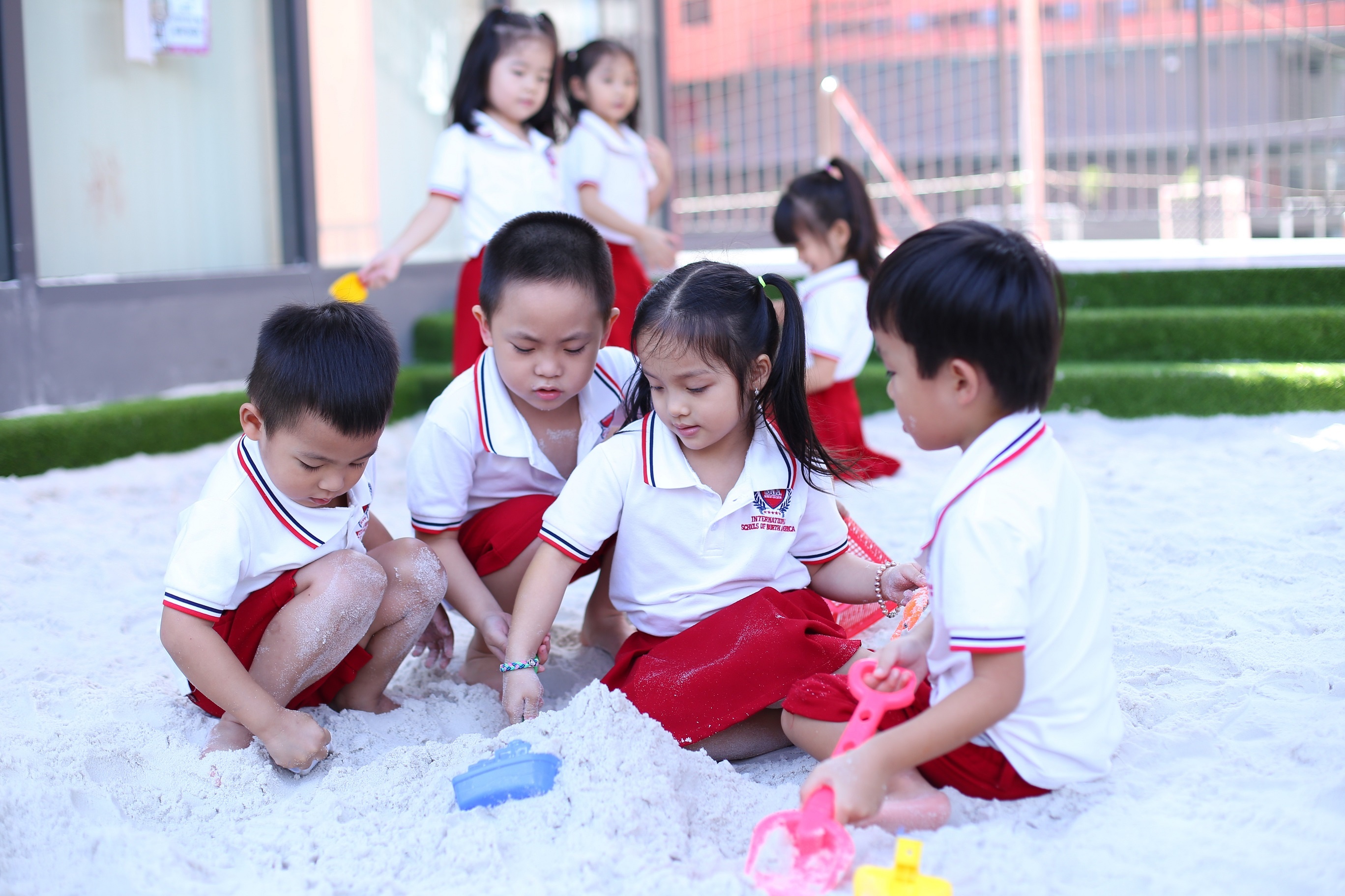 Luu y khi chon truong quoc te cho con hinh anh