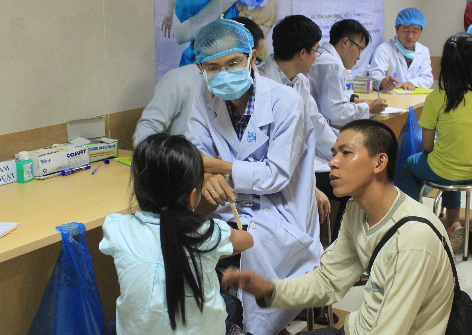 NCB mang nu tron day cho 100 benh nhi sut moi, ho ham ech hinh anh