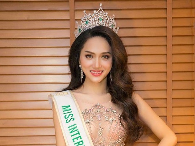 Huong Giang ngoi ghe nong, truyen cam hung lam dep cho gioi tre hinh anh