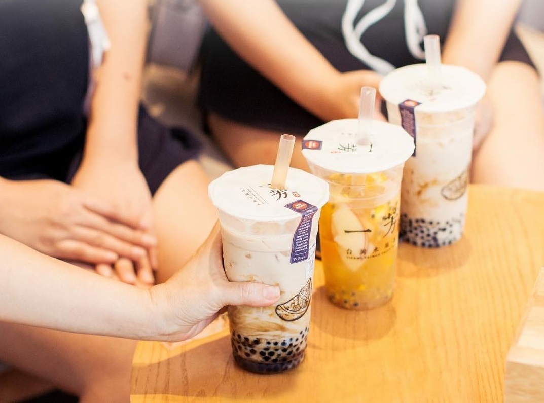 Gioi tre xep hang dai cho thuong thuc tra hoa qua Dai Loan hinh anh