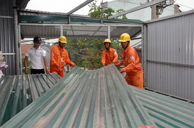 Giam 81/300 vu vi pham an toan hanh lang luoi dien cao ap tai Ha Noi hinh anh